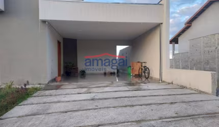 Casa em condomínio fechado com 4 quartos à venda no Jardim Residencial Golden Park, Jacareí  por R$ 900.000