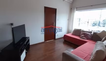 Casa com 3 quartos para alugar no Centro, Jacareí  por R$ 4.000