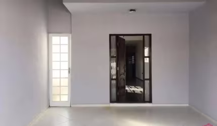 Casa com 3 quartos à venda no Jardim Flórida, Jacareí  por R$ 450.000