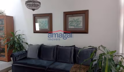 Casa com 3 quartos à venda no Jardim Santa Maria, Jacareí  por R$ 1.160.000