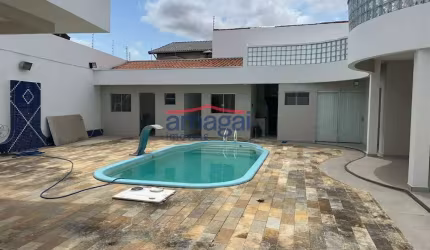 Casa com 3 quartos para alugar no Santa Cruz dos Lázaros, Jacareí  por R$ 5.000