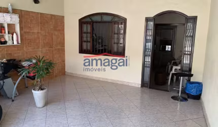 Casa com 2 quartos à venda no Centro, Jacareí  por R$ 430.000