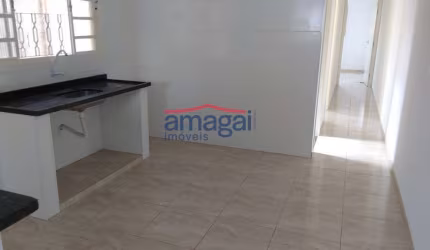 Casa com 2 quartos à venda no Parque Imperial, Jacareí  por R$ 240.000
