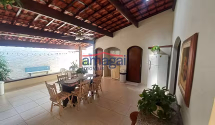 Casa com 3 quartos à venda no Jardim das Indústrias, Jacareí  por R$ 800.000