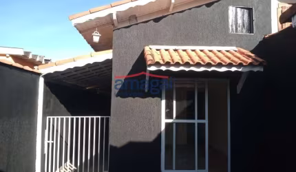 Casa com 2 quartos à venda no Jardim Três José, São José dos Campos  por R$ 400.000