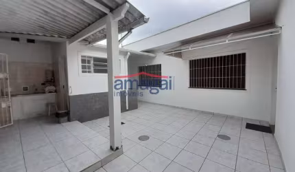 Casa com 4 quartos à venda no Centro, Jacareí  por R$ 890.000