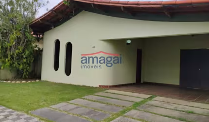 Casa com 3 quartos à venda no Centro, Jacareí  por R$ 750.000