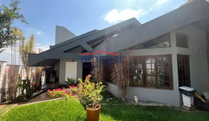 Casa em condomínio fechado com 4 quartos para alugar no Jardim América, Jacareí  por R$ 8.000