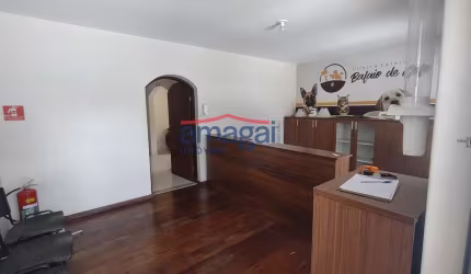 Casa comercial para alugar no Jardim Santa Maria, Jacareí  por R$ 4.500