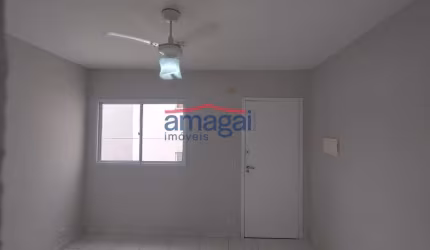 Apartamento com 2 quartos para alugar no Bairro do Colonia, Jacareí  por R$ 1.000