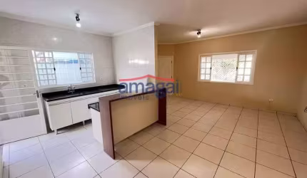 Casa com 2 quartos para alugar no Residencial Santa Paula, Jacareí  por R$ 2.470