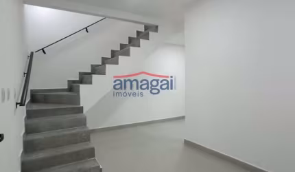 Casa com 2 quartos para alugar no Jardim América, Jacareí  por R$ 2.100