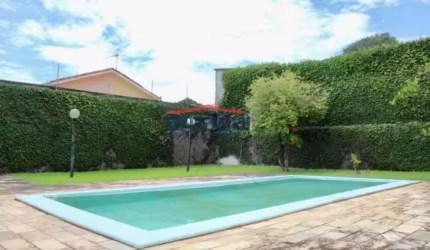 Casa com 5 quartos à venda no Centro, Jacareí  por R$ 990.000