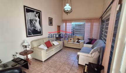 Casa com 3 quartos à venda na Vila Aprazível, Jacareí  por R$ 750.000