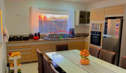 Casa com 4 quartos à venda no Parque dos Príncipes, Jacareí  por R$ 695.000