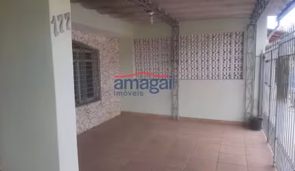 Casa com 3 quartos à venda no Jardim Mesquita, Jacareí  por R$ 500.000