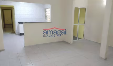Casa com 2 quartos para alugar no Jardim Maria Amélia, Jacareí  por R$ 1.800