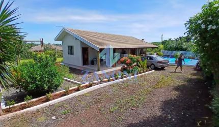 Chácara com casa, piscina e pomar na Estrada Perobinha, Marialva, PR