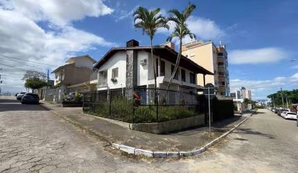 Casa à venda, 320 m² por R$ 1.300.000,00 - Ipiranga - São José/SC