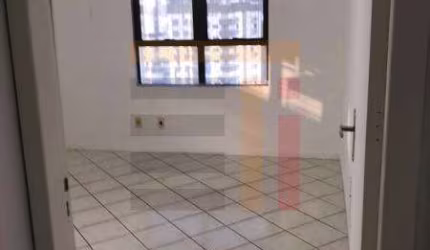 Sala comercial à venda na Rua Lauro Linhares, 2123, Trindade, Florianópolis por R$ 200.000