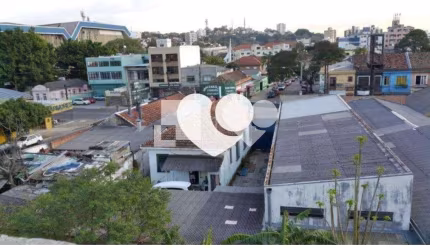 Prédio inteiro com 5 quartos à venda em Azenha - RS