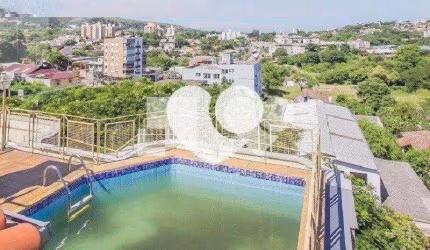 Triplex com 4 quartos à venda em Glória - RS