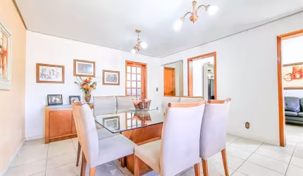 Casa com 4 quartos à venda em Cavalhada - RS