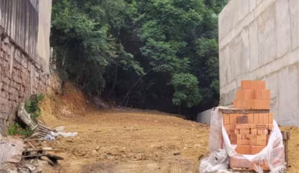 Terreno à venda em Chácara Das Pedras - RS