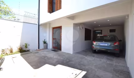 Casa com 4 quartos à venda ou para locação em Menino Deus - RS
