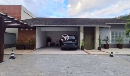 Casa de Condominio a venda com 4 quartos todos suites  um loft  piscina  sauna e 5 vagas