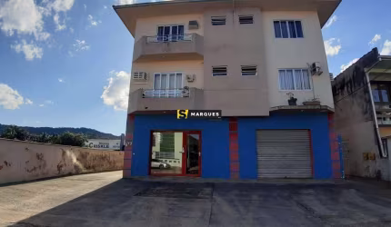 Apartamento / Jardim Iririú