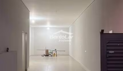 Loja 90 m² tudo novinho com banheiro, e com piso de porcelanato. R$2400,00