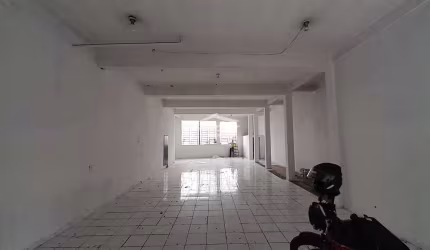 Salão de 240m² com 1 banheiro R$3200,00, Vila Penteado