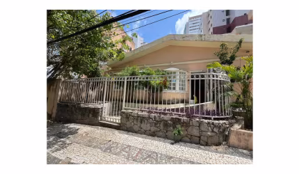 Excelente casa no Meireles para investir