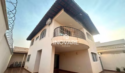 Casa com 3 dormitórios à venda, 303 m² por R$ 900.000,00 - Setor Central - Itumbiara/GO