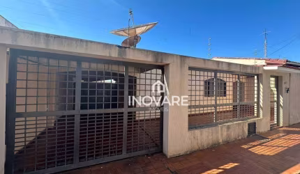 Casa com 3 dormitórios à venda, 360 m² por R$ 420.000,00 - Setor Central - Itumbiara/GO