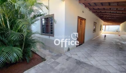 Casa com 3 dormitórios à venda, 180 m² por R$ 480.000,00 - Jardim das Oliveiras - Anápolis/GO