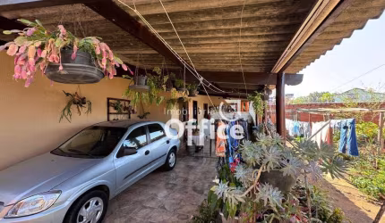 Casa com ponto de comercio na  Vila Jaiara - Anápolis/GO