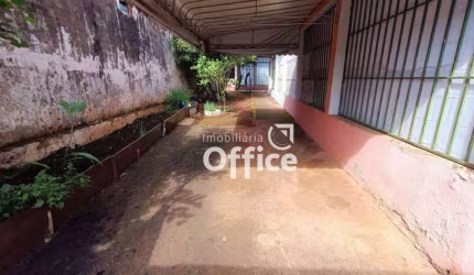 2 casas num terreno de 360m² na Jaiara por R$ 600.000 - Vila Jaiara - Anápolis/GO