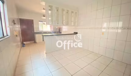 Casa com 3 Quartos à venda, 280 m² por R$ 650.000 - Jardim Europa - Anápolis/GO