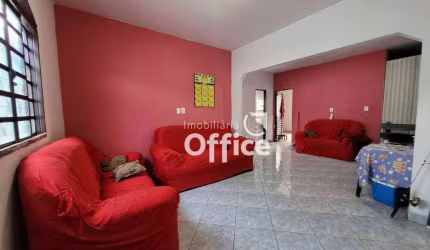 Casa com 3 quartos à venda, 150 m² por R$ 250.000 - Parque das Primaveras - Anápolis/GO