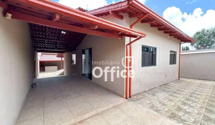 Casa com 3 quartos, rica em moveis planejados, suíte e área gourmet à venda, em lote de 300m² por R$ 580.000 - Parque Brasília - Anápolis/GO