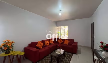 Casa com 4 dormitórios para alugar, 300 m² por R$ 4.000,00/mês - Jardim Santana - Anápolis/GO
