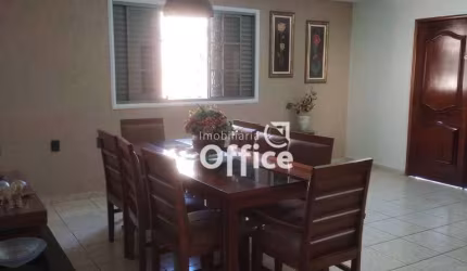 Casa com 3 quartos à venda, 320 m² por R$ 800.000 - Parque Brasília 2ª Etapa - Anápolis/GO