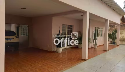 Casa com 3 quartos à venda, 300 m² por R$ 750.000 - Jardim Bandeirante - Anápolis/GO