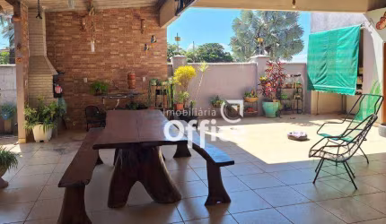 Casa com 3 quartos à venda, 260 m² por R$ 550.000 - Residencial Mônica Braga - Anápolis/GO