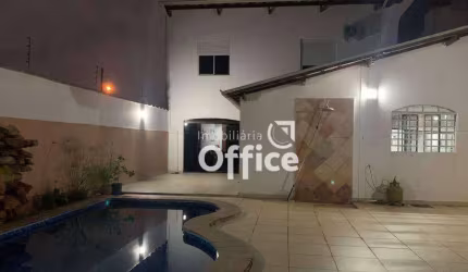 Casa com 3 dormitórios à venda, 316 m² por R$ 950.000 - Setor Central - Anápolis/GO OPORTUNIDADE