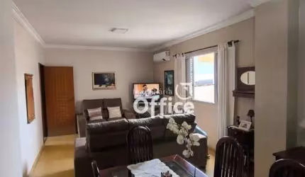 Sobrado com 3 quartos à venda, 269 m² por R$ 800.000 - Centro - Anápolis/GO