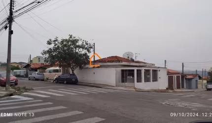 Casa de esquina no Atibaia jardim, pode ser ponto comercial