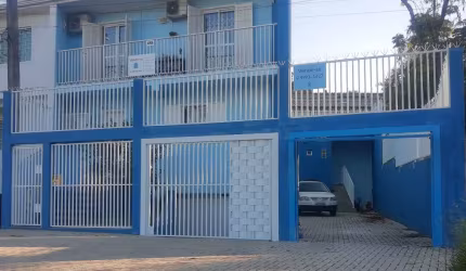 Sobrado com 190 m² no Guaíra, 3 quartos, amplo terreno, garagem p/ 3 ou + carros